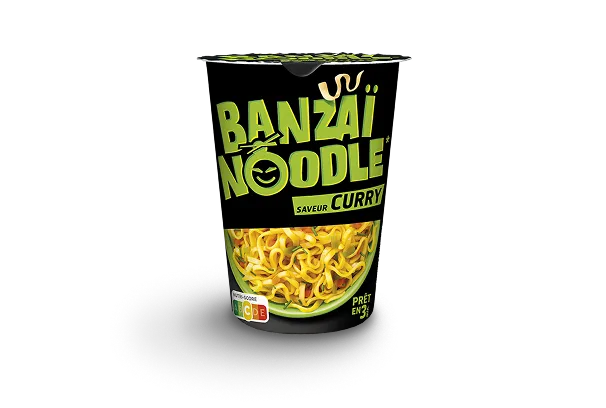 Banzaï Noodle saveur curry, nouilles instantanées prêtes en 3 minutes, pot noir avec visuel appétissant et infos nutritionnelles